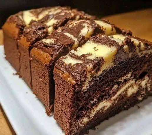 Prosty domowy tort marmurkowy