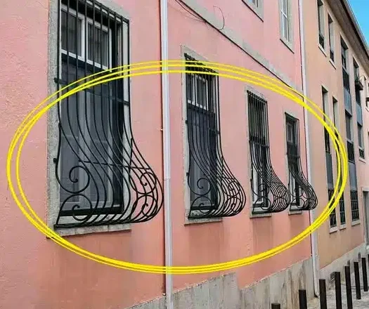 Dlaczego niektóre kraty okienne mają wygiętą dolną krawędź?