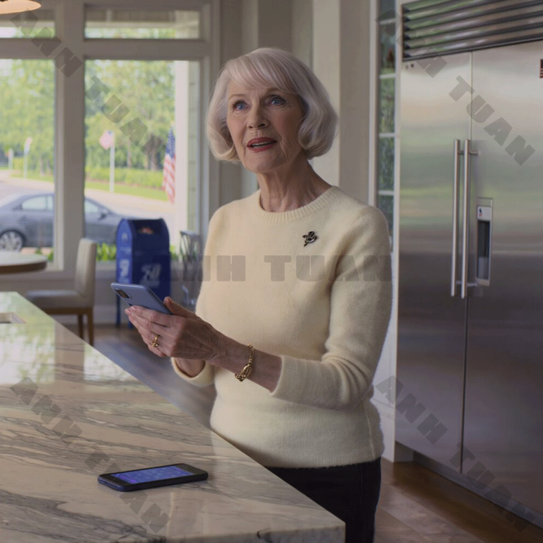 Moja synowa napisała SMS-a: „Nie przyjeżdżaj na Święto Dziękczynienia w tym roku, to tylko rodzina”, mimo że właśnie wydałem 620 000 dolarów, żeby pomóc im utrzymać dom. Odpowiedziałem po prostu: „Dobrze, rozumiem” i milczałem, aż do następnego ranka, kiedy mój telefon zaświecił się 87 nieodebranymi połączeniami od tej właśnie „małej rodziny”.