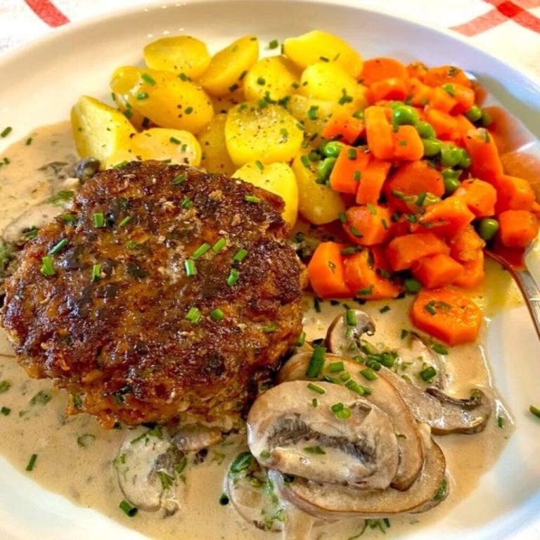 Klopsiki w kremowym sosie grzybowym